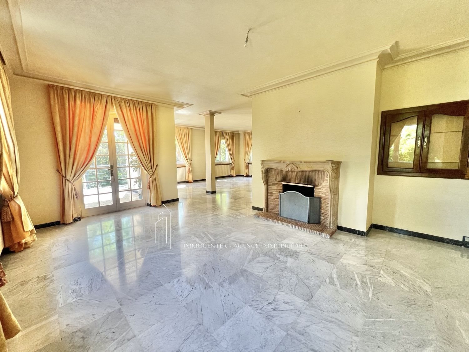 Maison à vendre, 245m², Roussillon