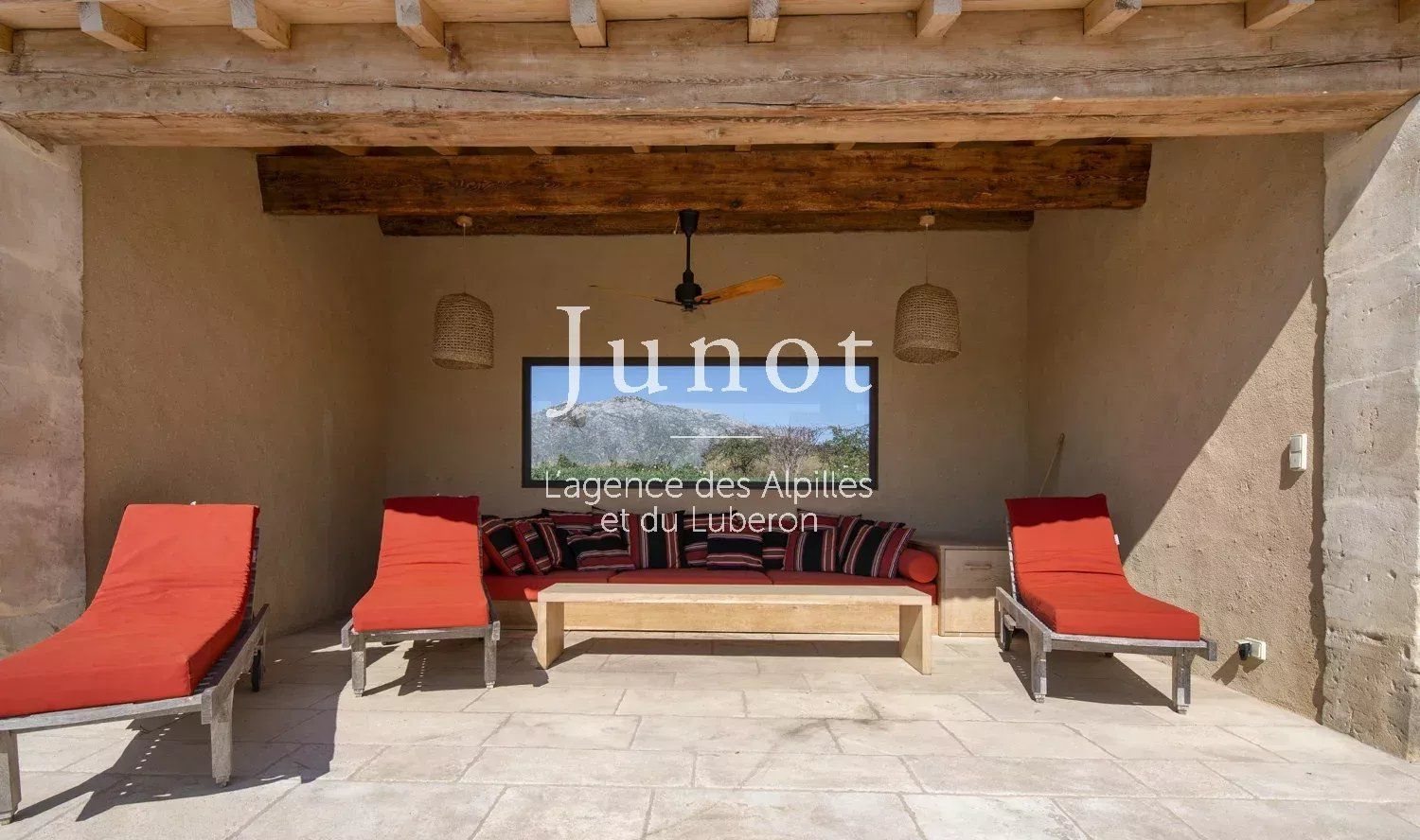 Maison à louer, 600m², Eygalières