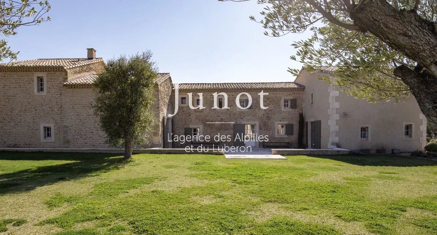 Maison à louer, 600m², Eygalières