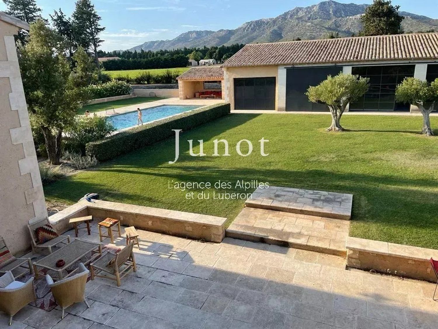 Maison à louer, 600m², Eygalières