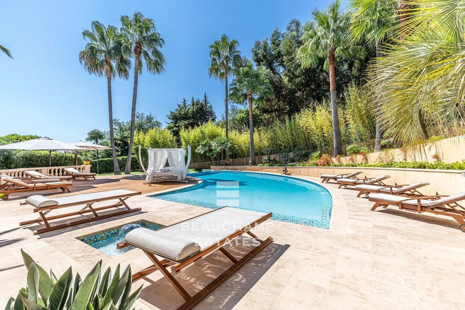 Maison à louer, 400m², Vallauris