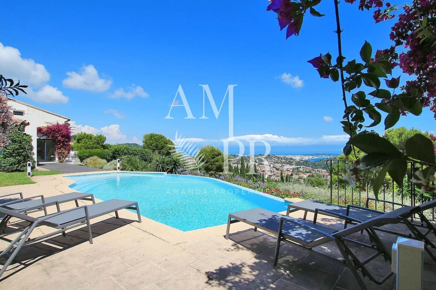 Maison à louer, 225m², Vallauris