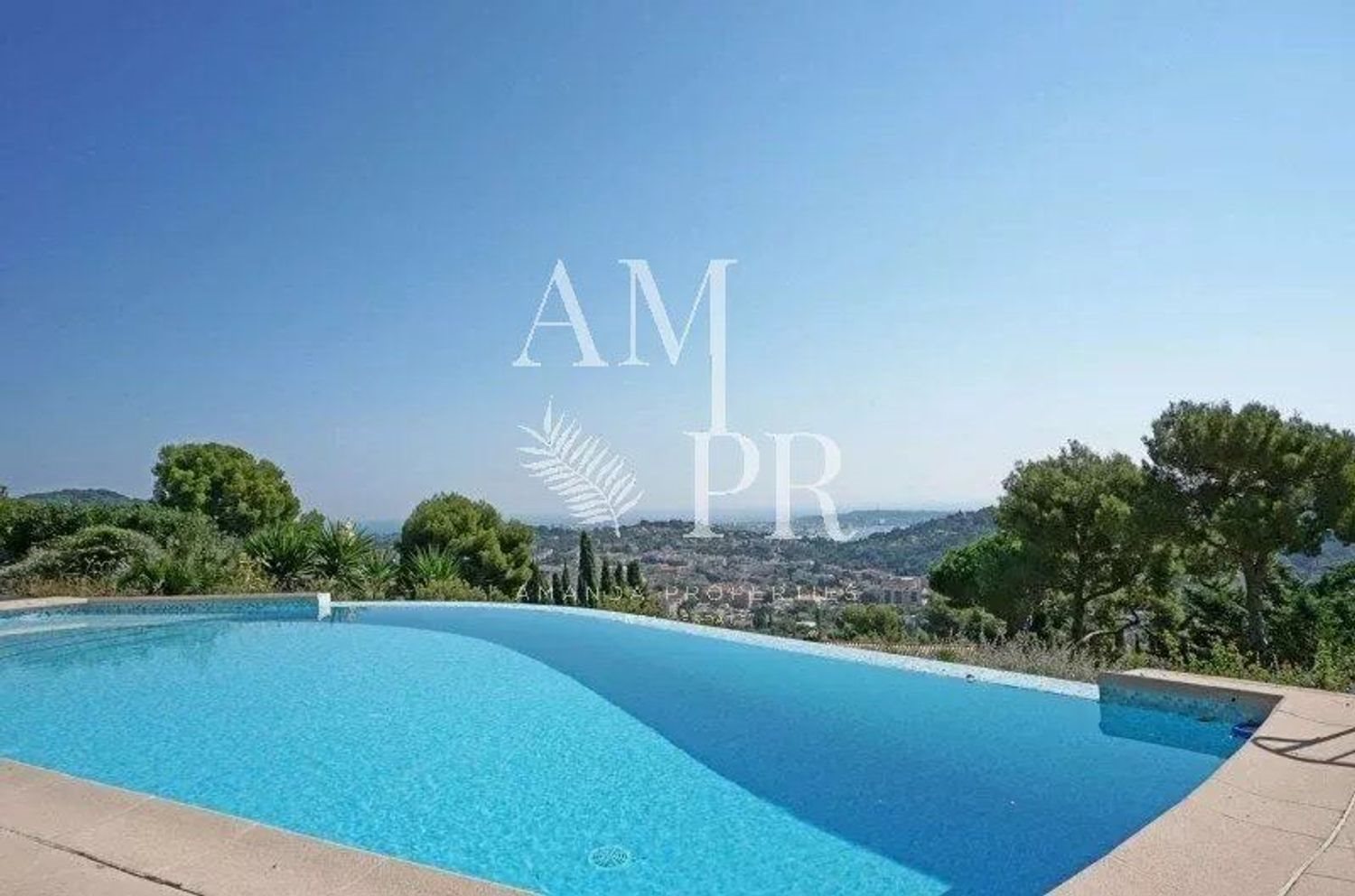 Maison à louer, 225m², Vallauris