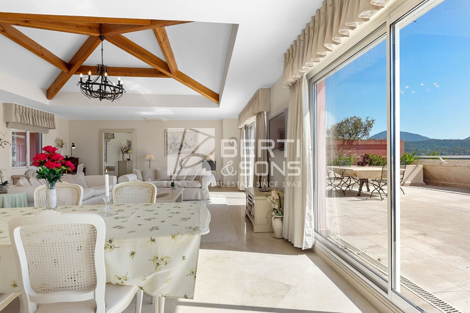 Appartement à louer, 152m², Mandelieu-la-Napoule