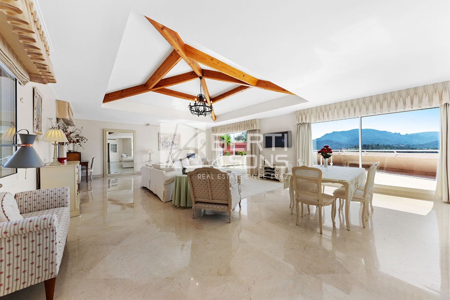 Appartement à louer, 152m², Mandelieu-la-Napoule