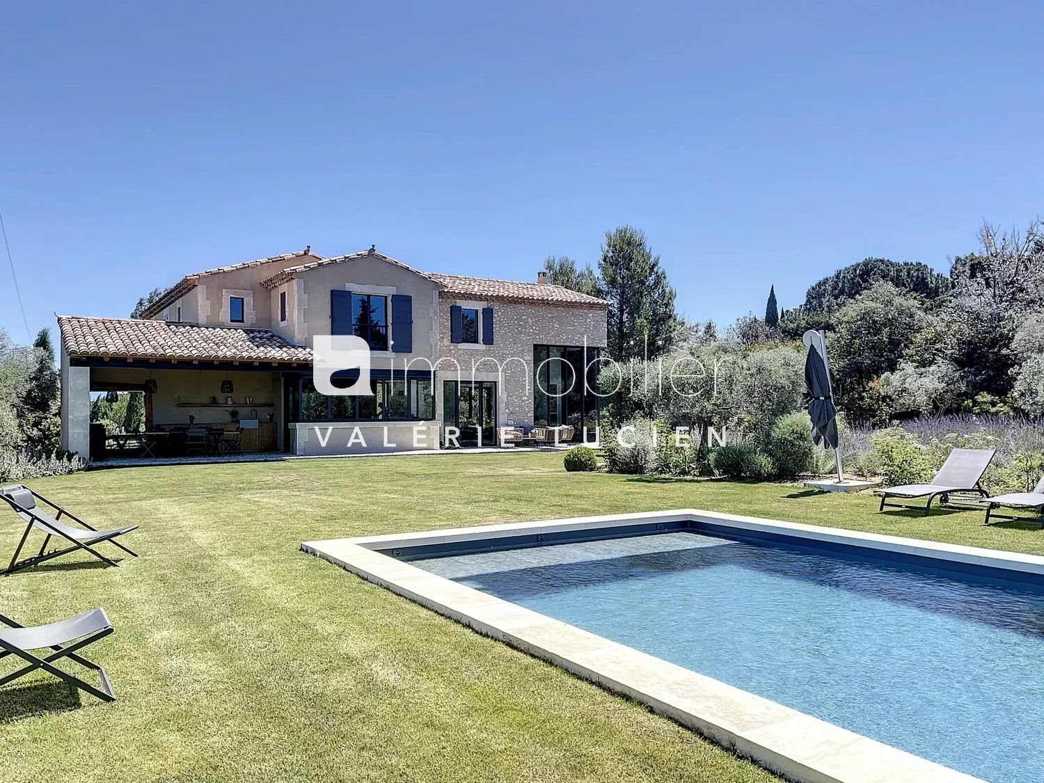 Maison à louer, 280m², Eygalières