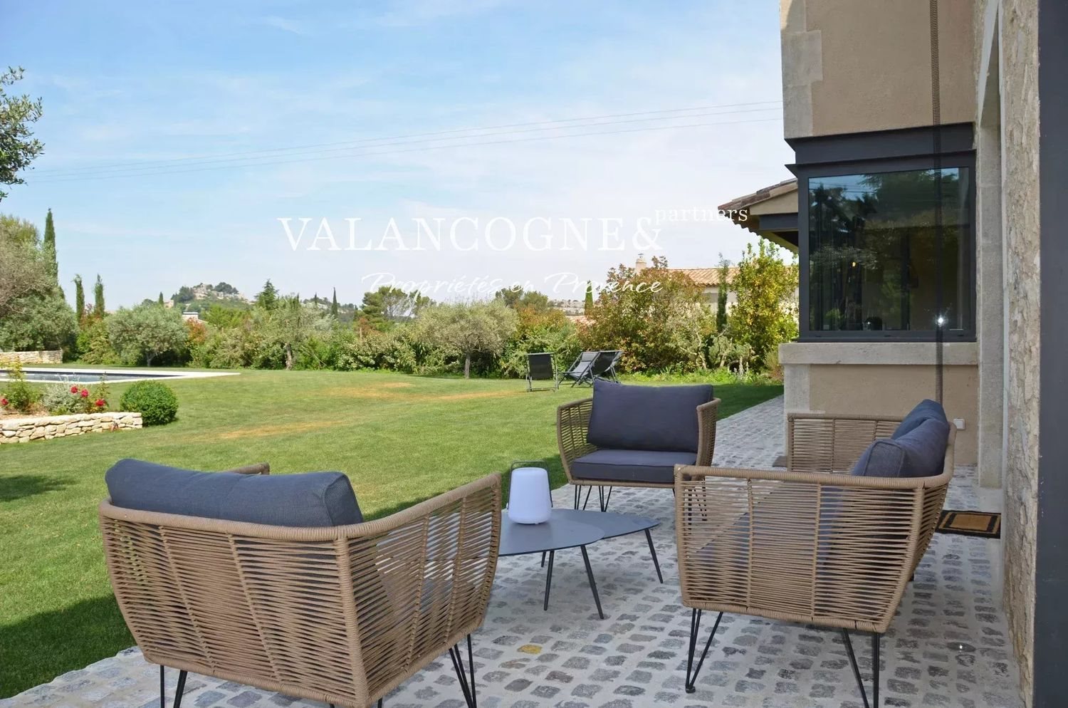Maison à louer, 245m², Eygalières