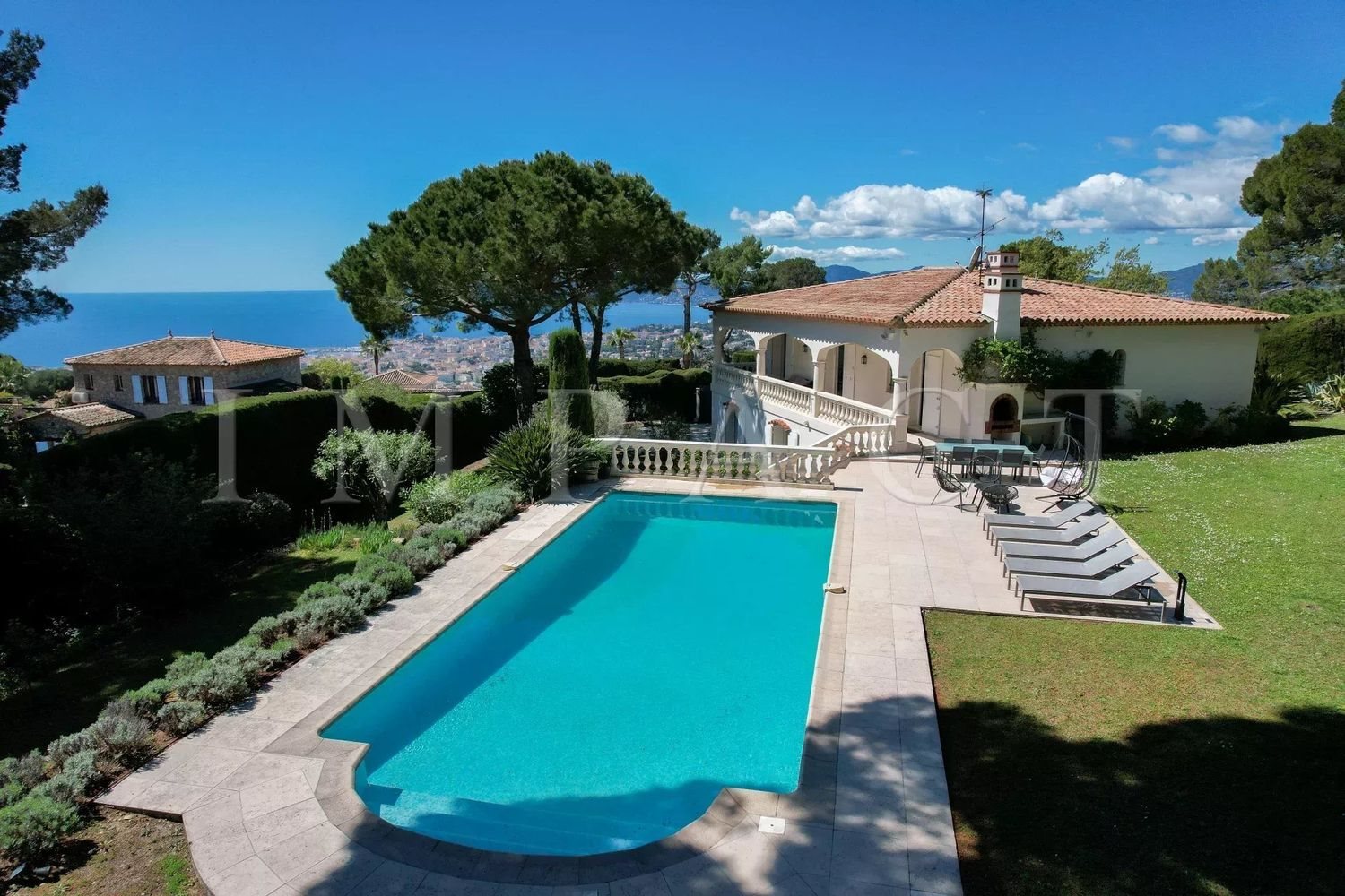 Maison à louer, 300m², Vallauris