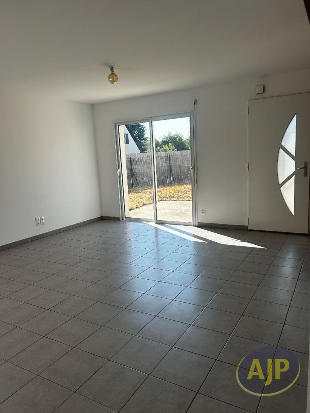 Maison à louer, 78m², Malville