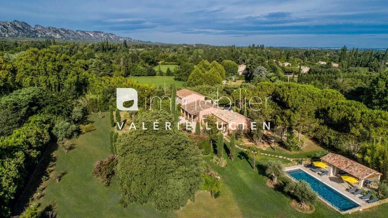 Maison à louer, 240m², Eygalières