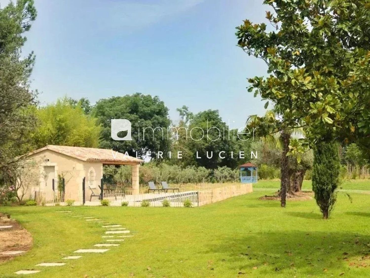 Maison à louer, 240m², Eygalières