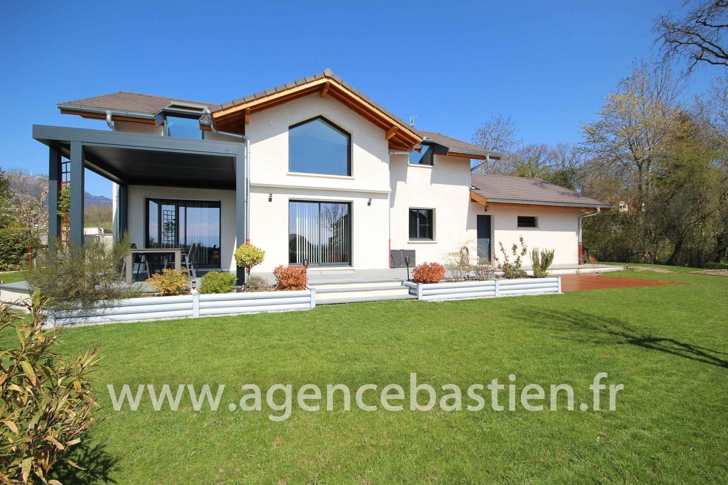 Maison à vendre, 150m², Gex