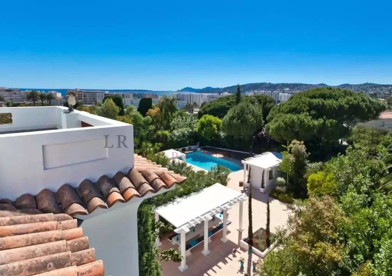 Maison à louer, 400m², Antibes