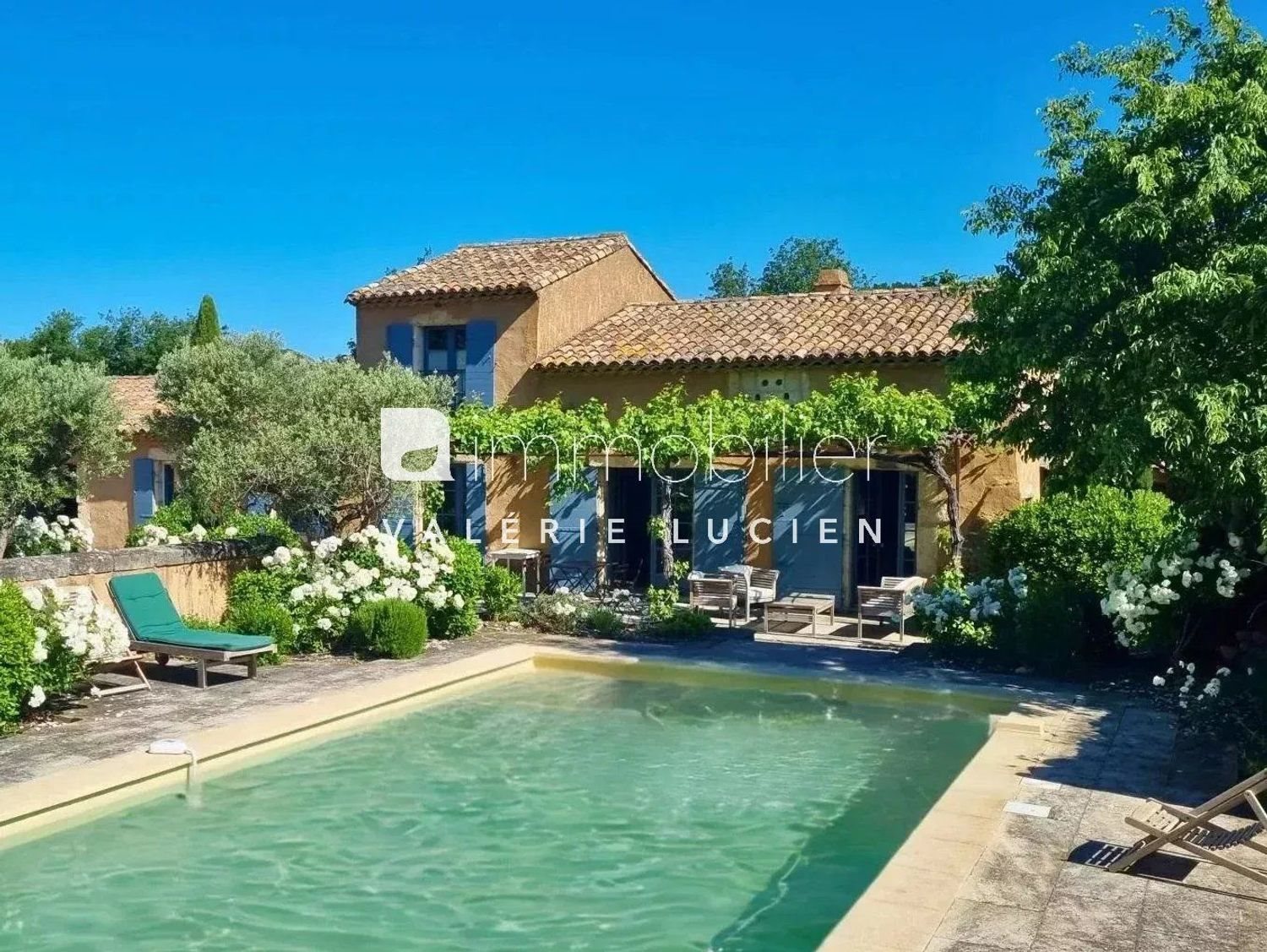 Maison à louer, 11m², Aureille