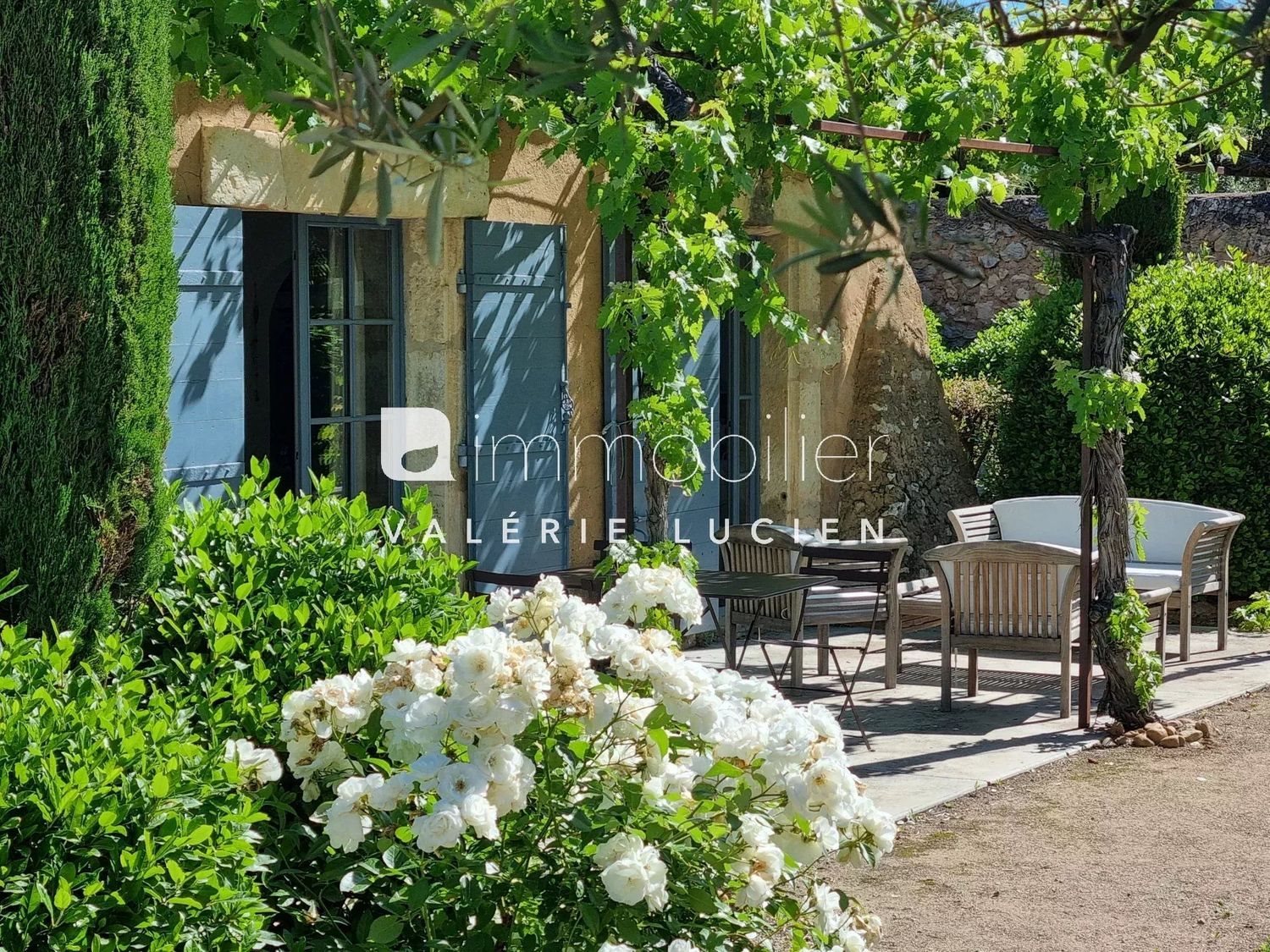 Maison à louer, 11m², Aureille