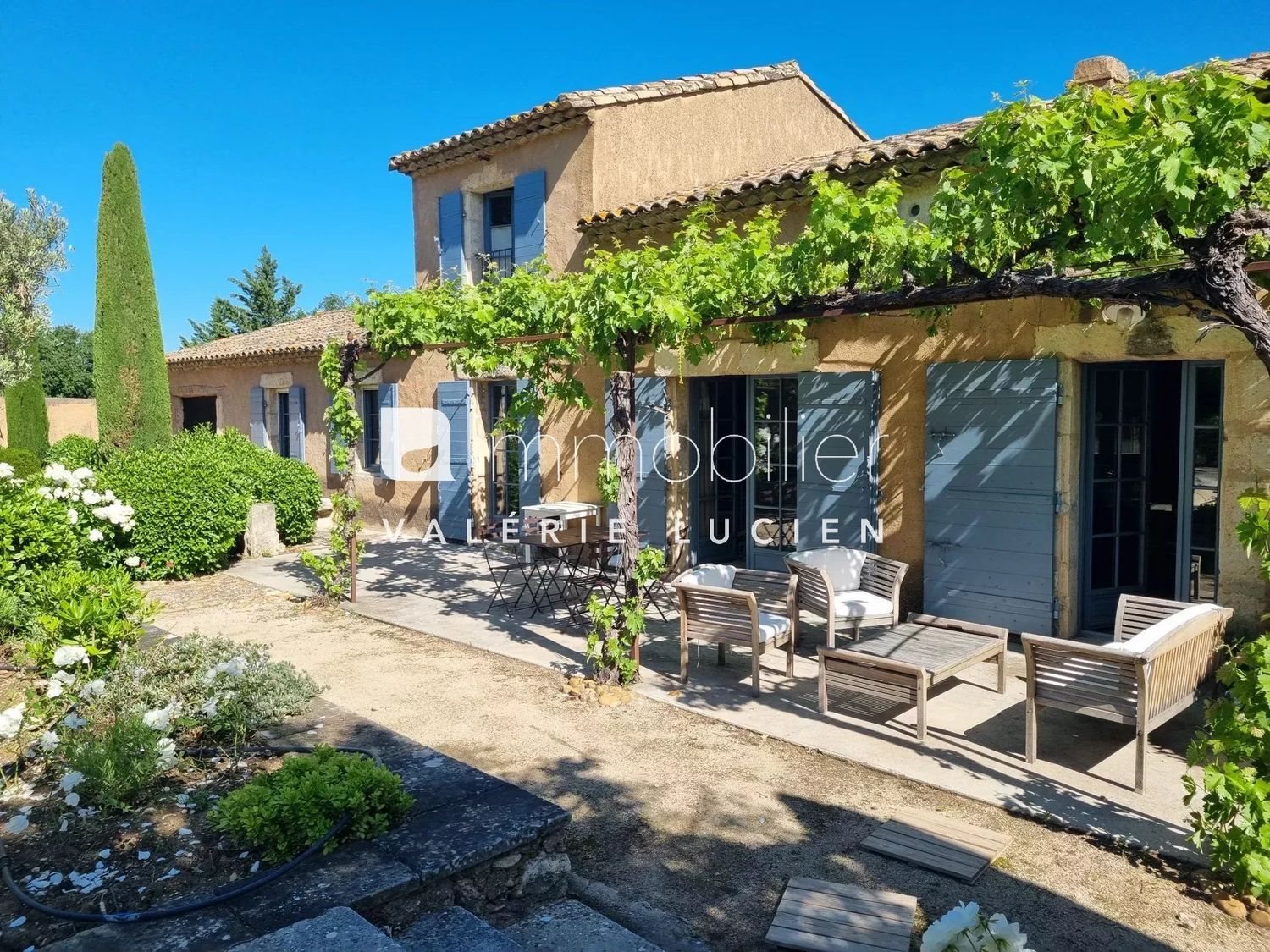 Maison à louer, 11m², Aureille
