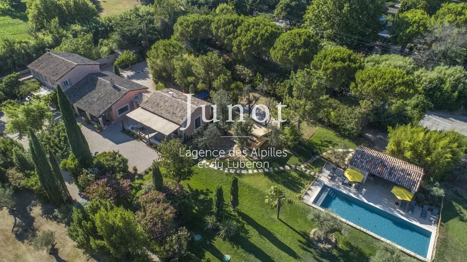 Maison à louer, 240m², Eygalières