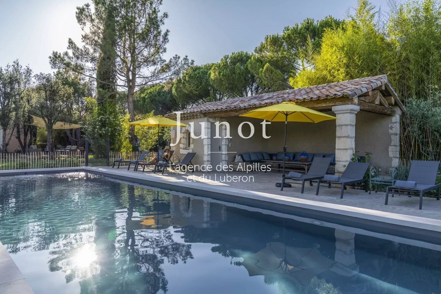 Maison à louer, 240m², Eygalières