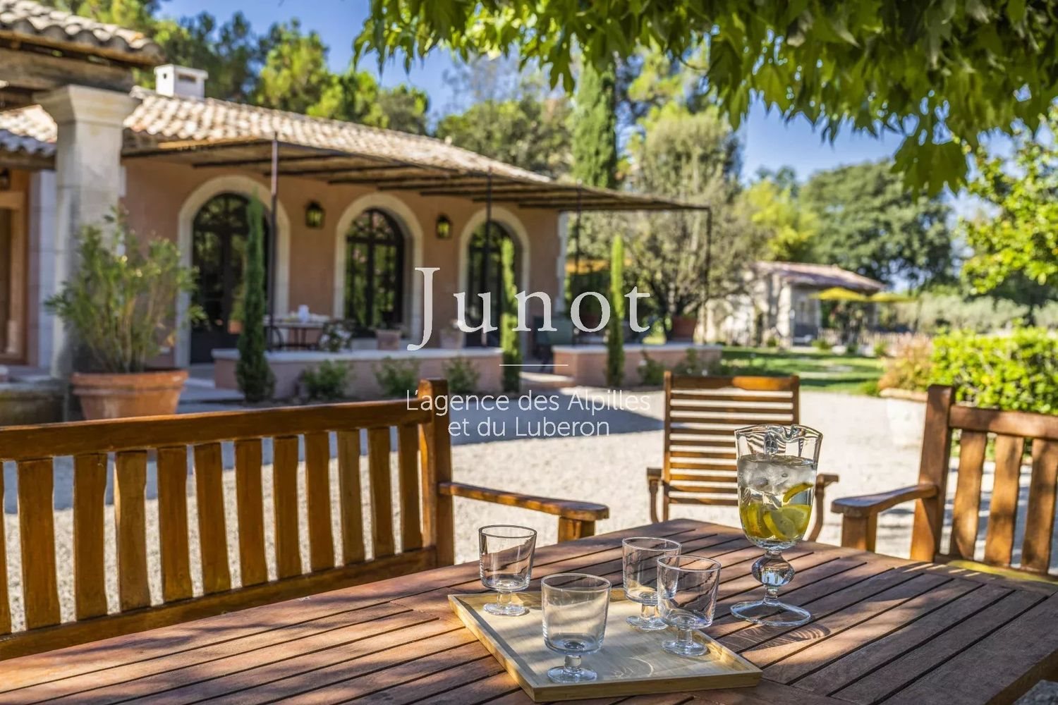 Maison à louer, 240m², Eygalières