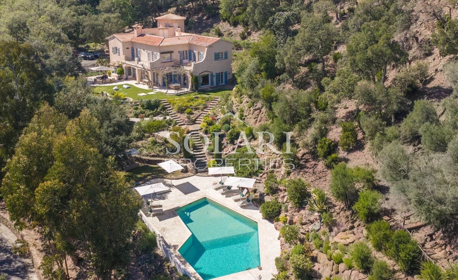 Maison à louer, 390m², Fréjus