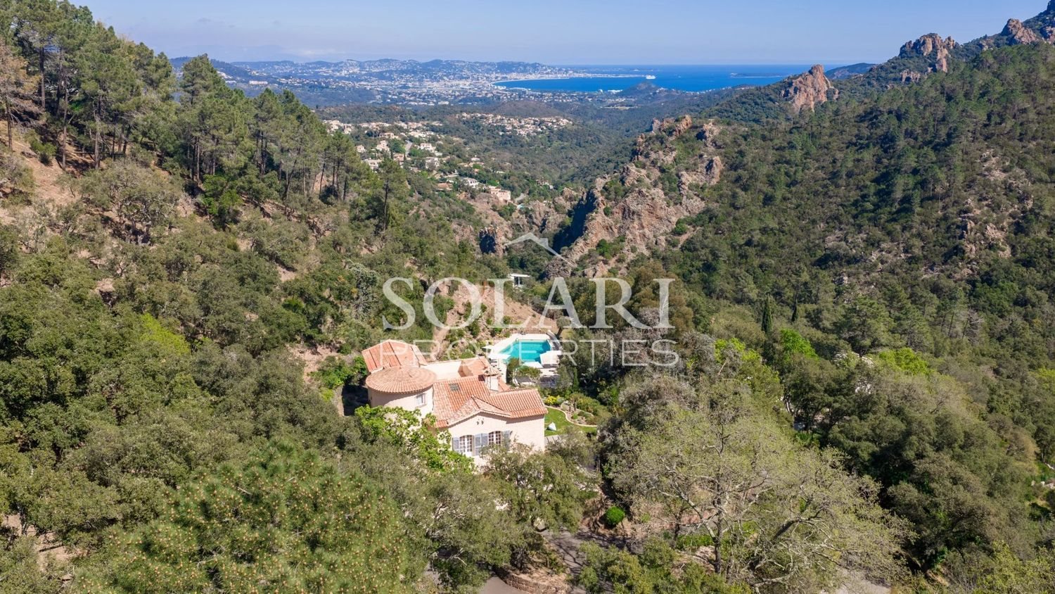 Maison à louer, 390m², Fréjus