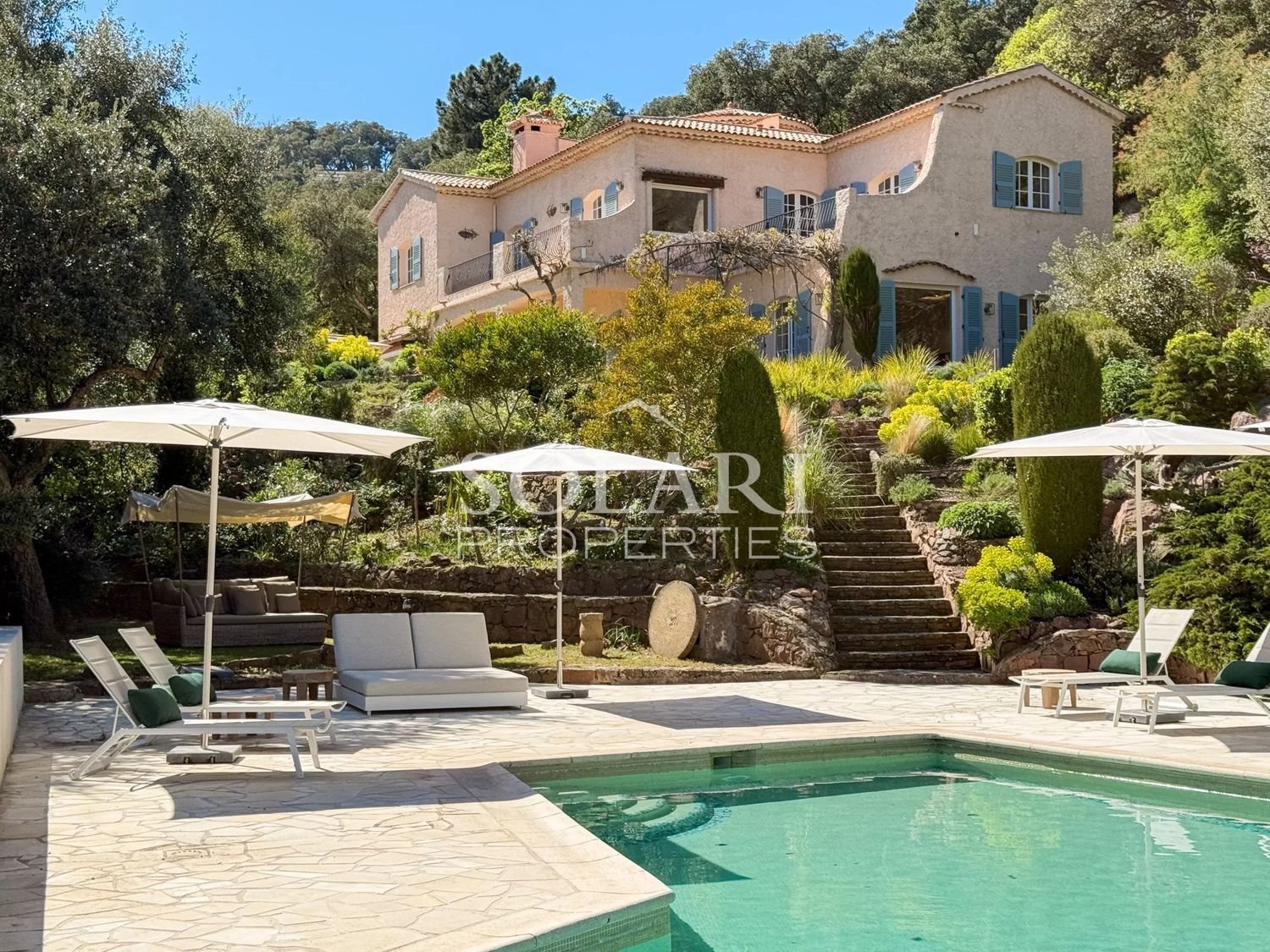 Maison à louer, 390m², Fréjus