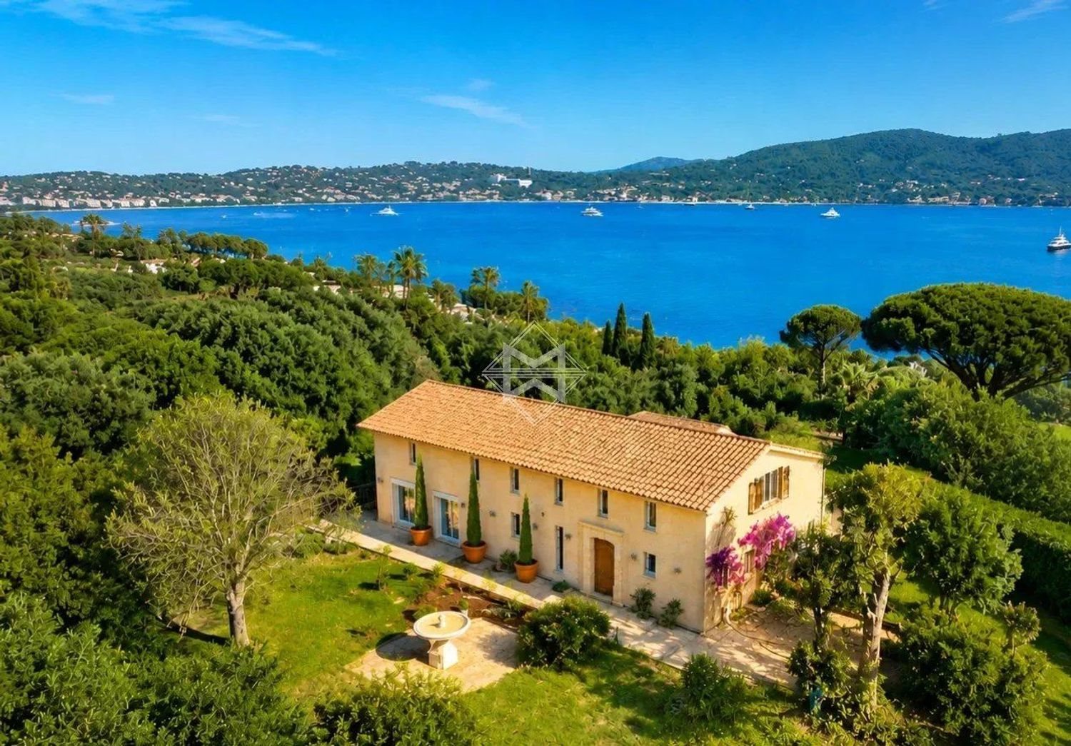 Maison à louer, 370m², Grimaud