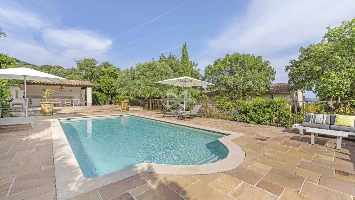 Maison à louer, 370m², Grimaud