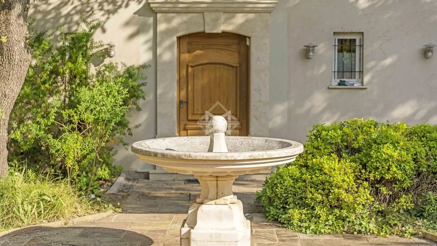 Maison à louer, 370m², Grimaud