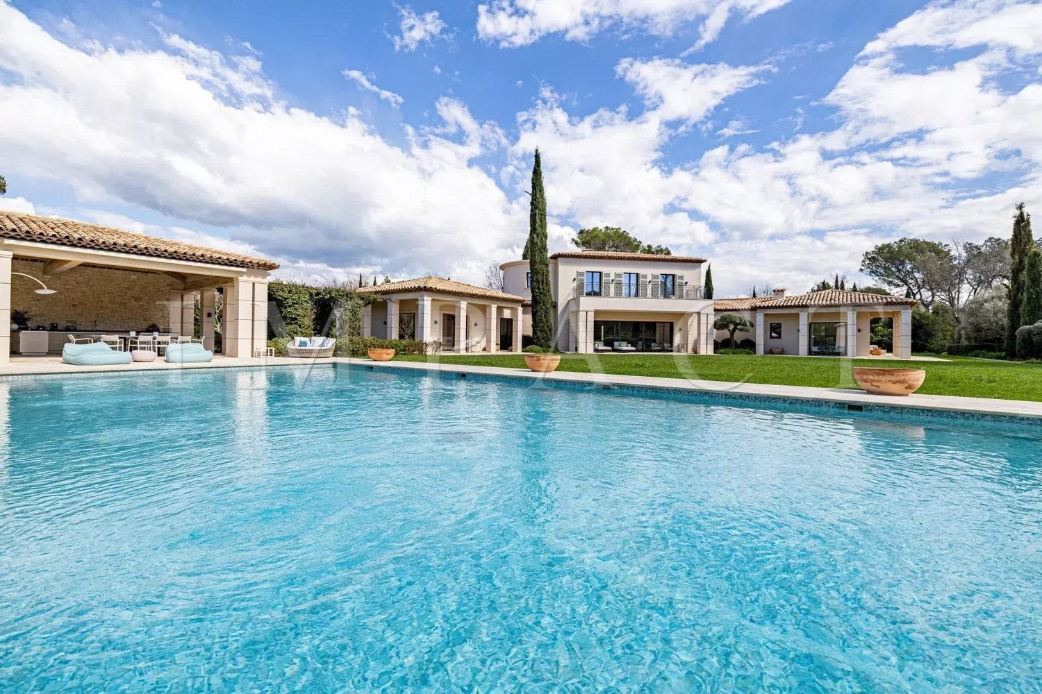 Maison à louer, 500m², Tourrettes