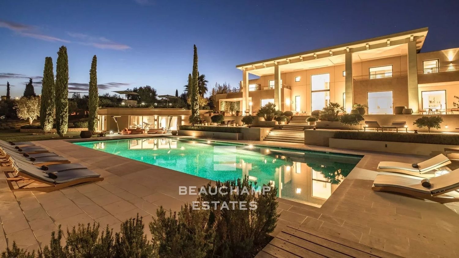 Maison à louer, 900m², Vallauris