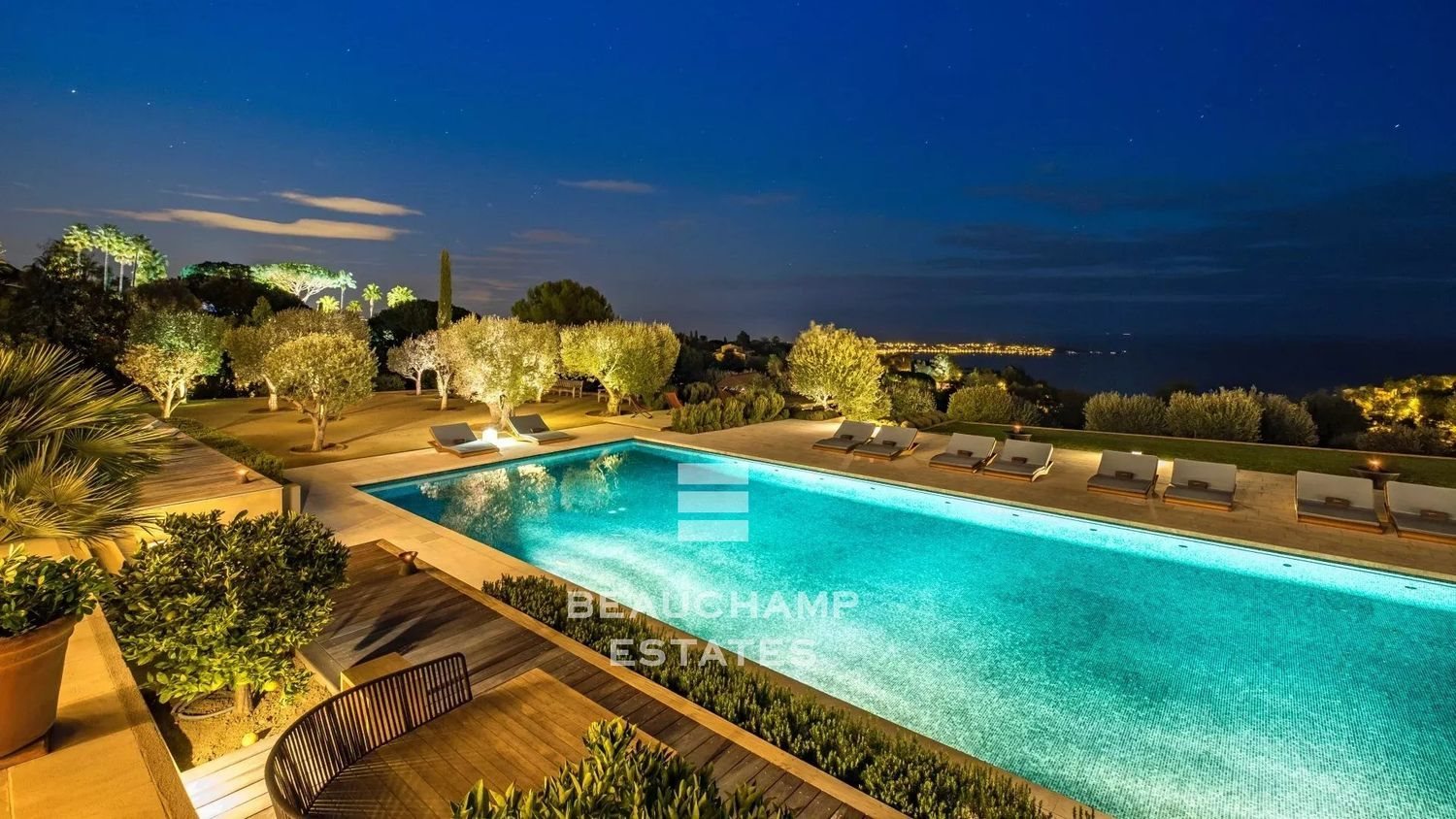 Maison à louer, 900m², Vallauris