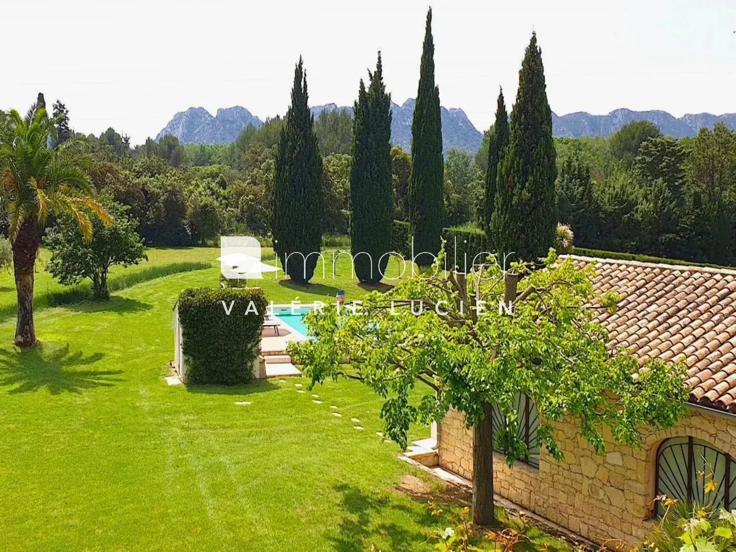 Maison à louer, 215m², Eygalières