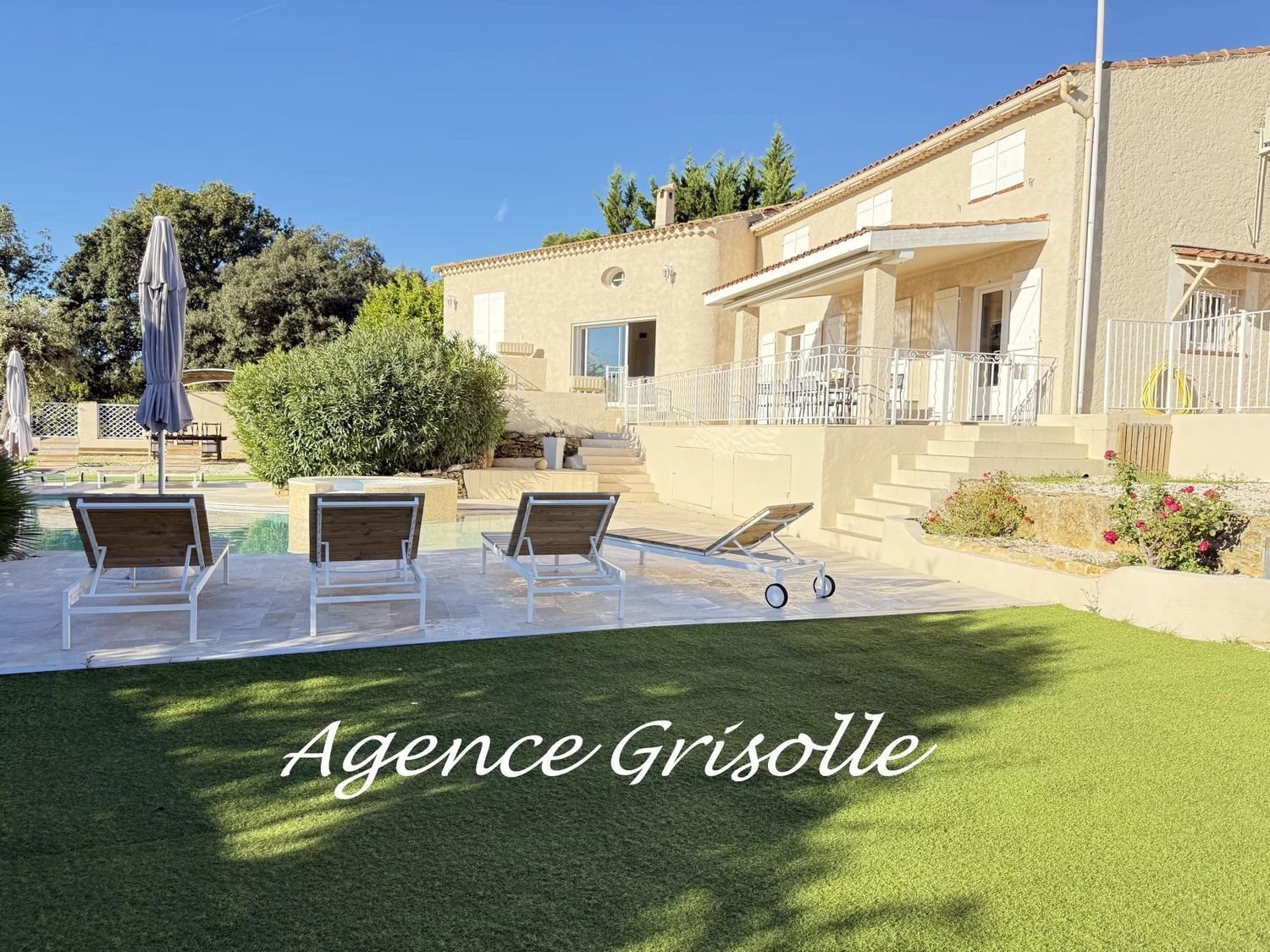 Maison à louer, 205m², Sainte-Anastasie-sur-Issole