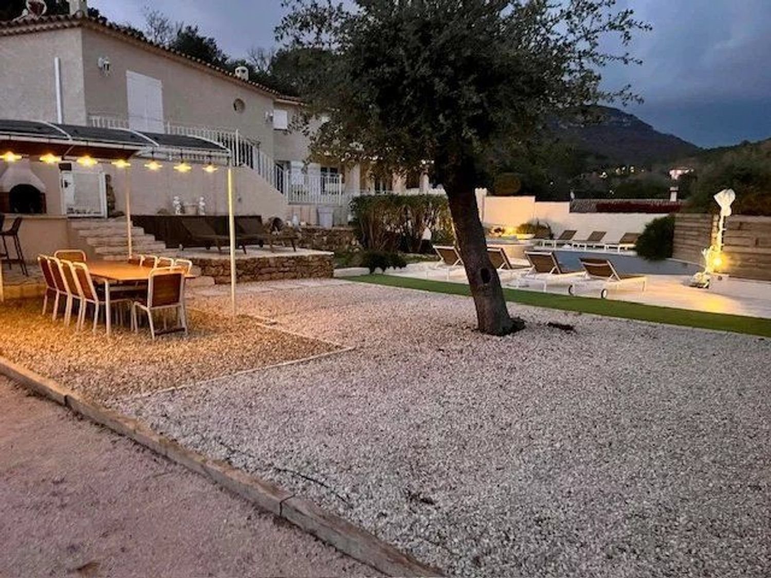 Maison à louer, 205m², Sainte-Anastasie-sur-Issole