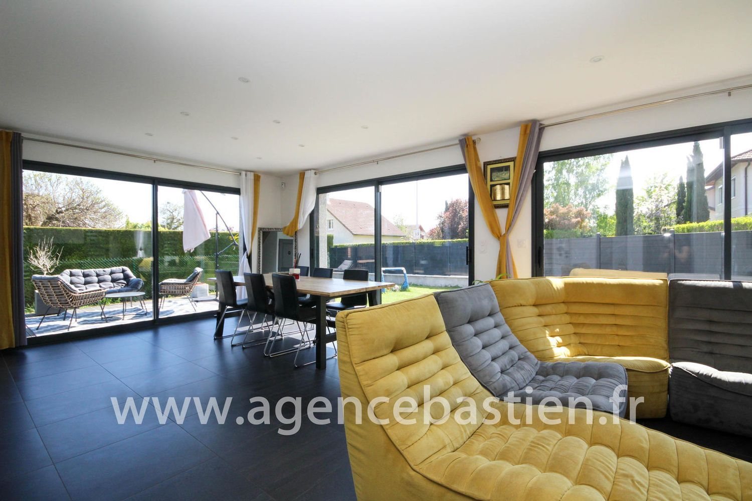 Maison à vendre, 137m², Cessy