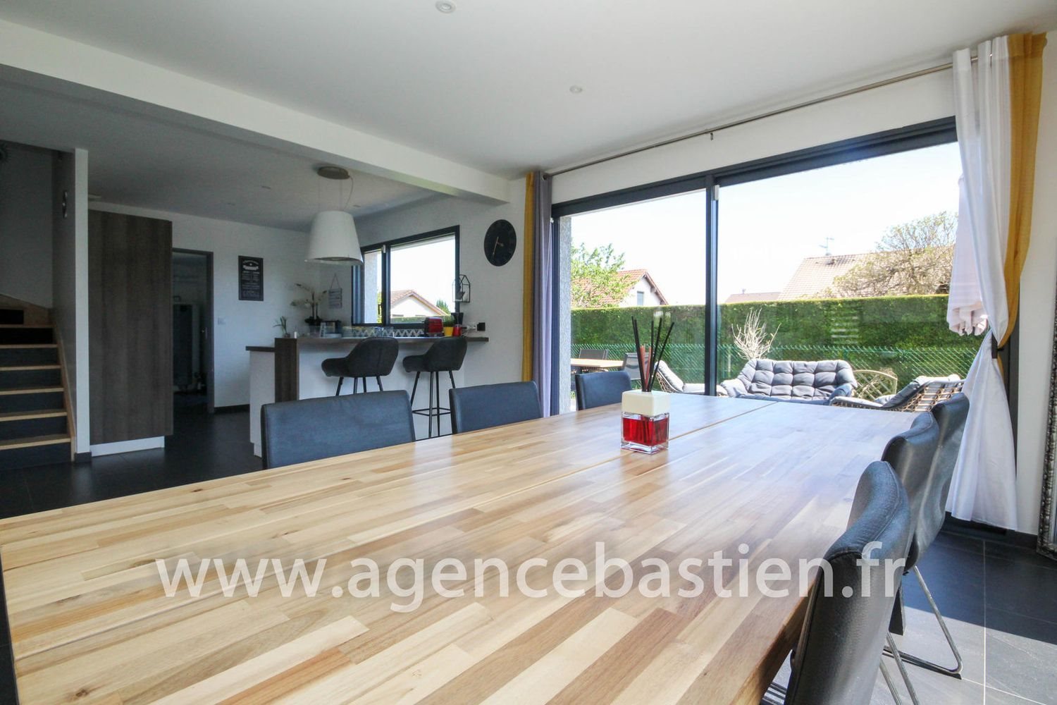 Maison à vendre, 137m², Cessy