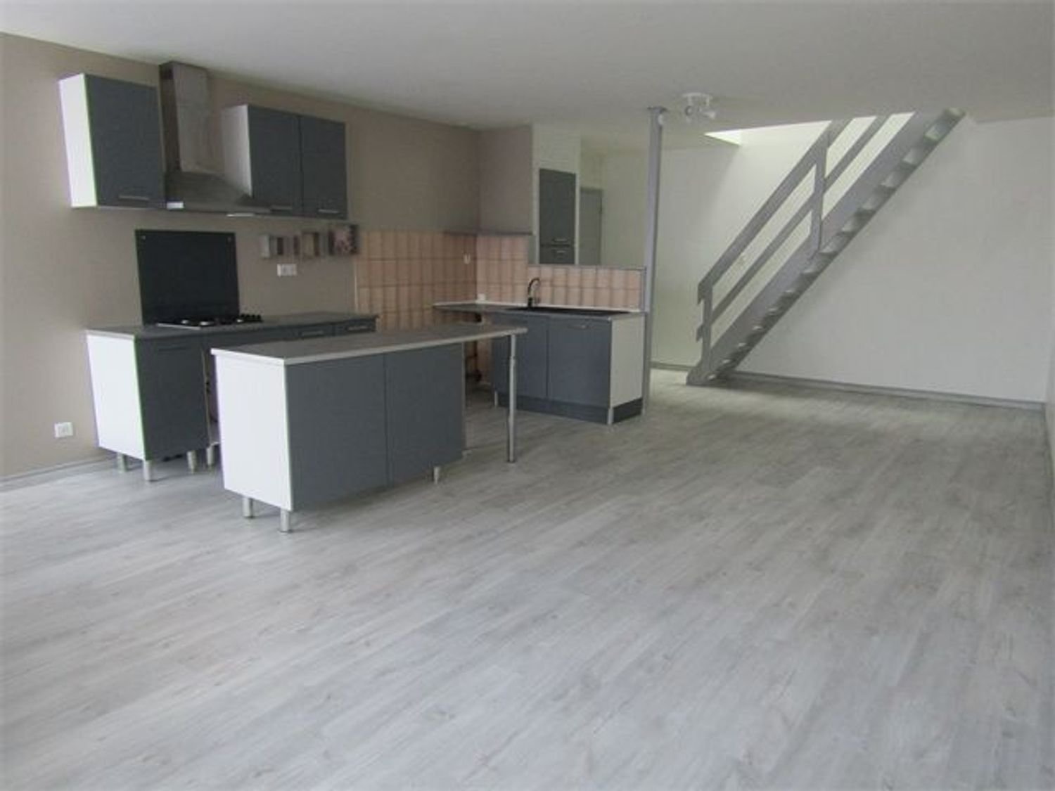 Appartement à louer, 75m², Charmes