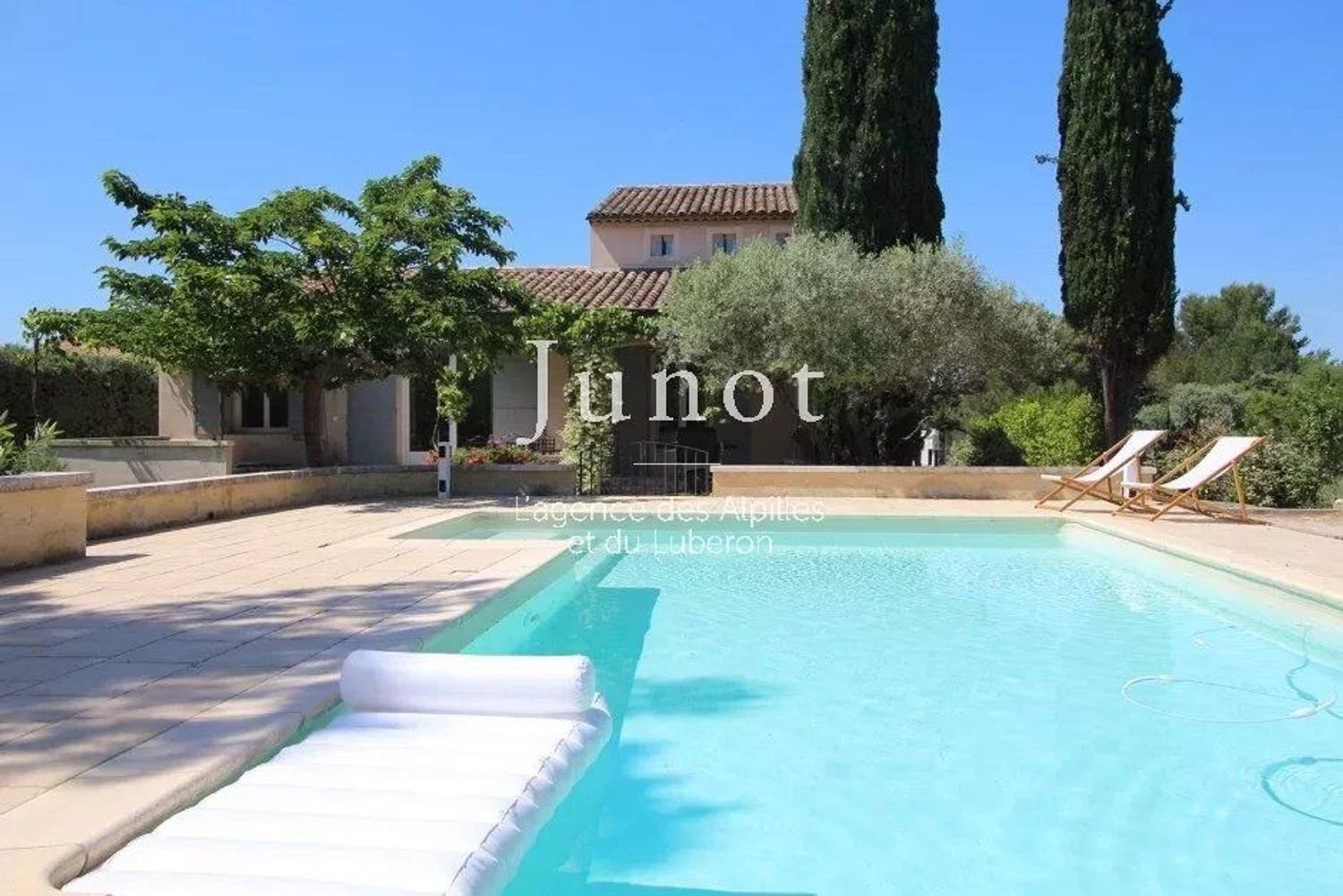 Maison à louer, 250m², Eygalières