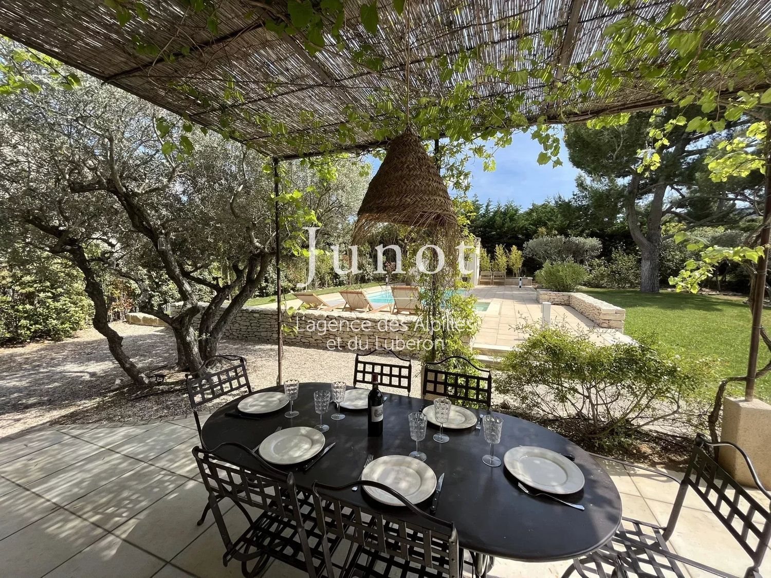 Maison à louer, 250m², Eygalières