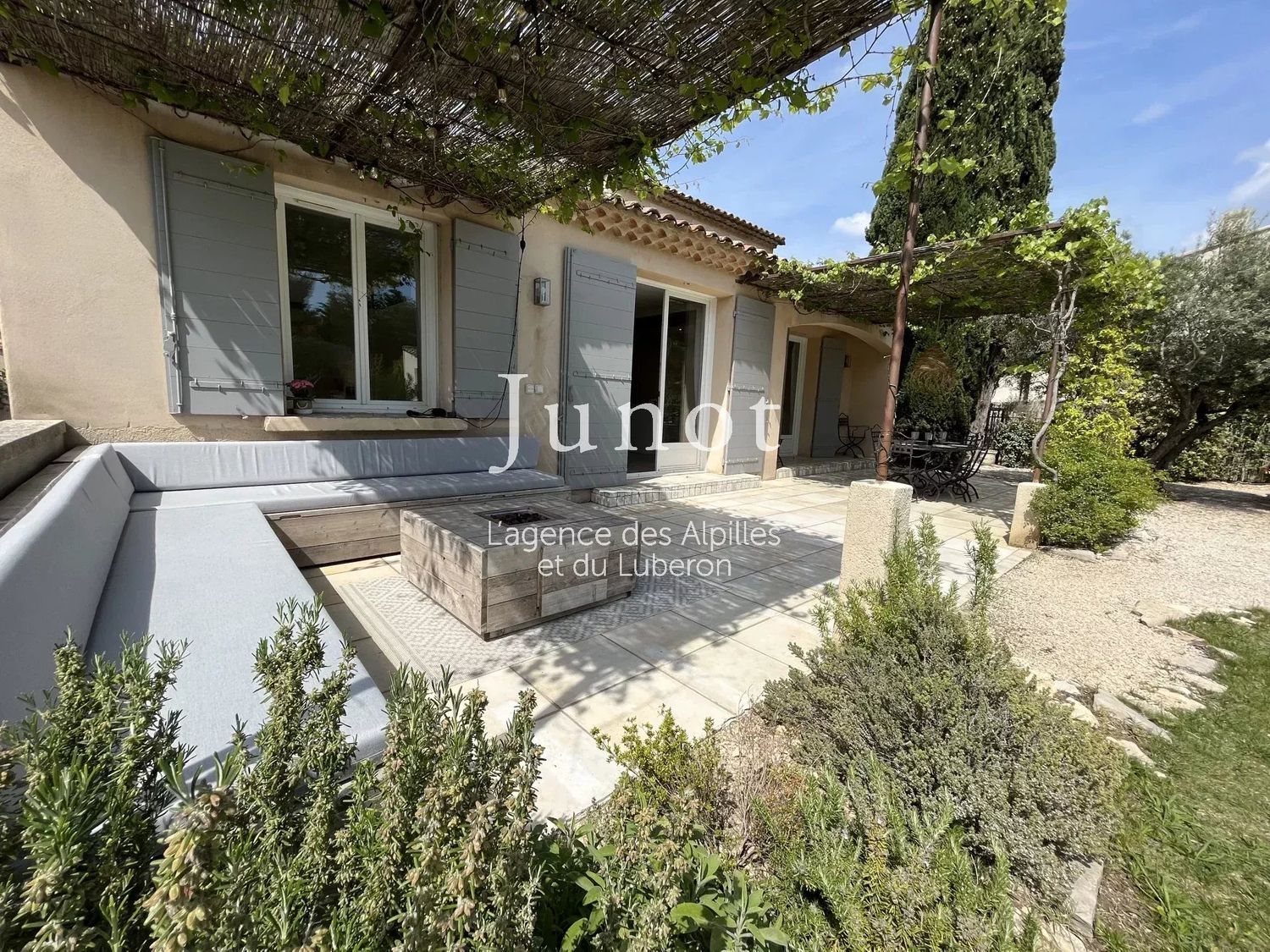 Maison à louer, 250m², Eygalières