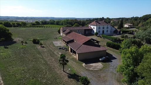 Maison 5 pièces 328 m² · à Riscle · 328 m² · 420 000 €