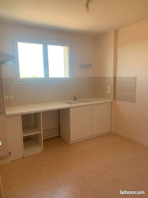 Appartement à louer, 76m², Montlieu-la-Garde