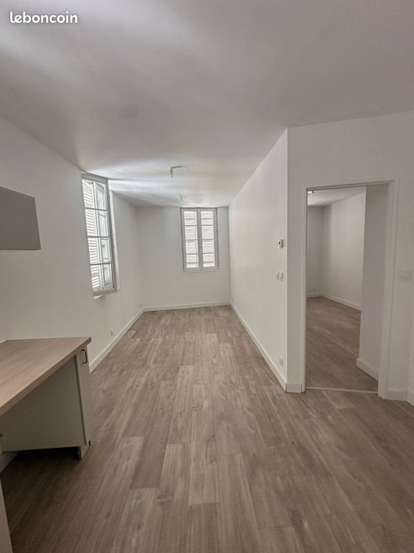 Appartement à louer, 30m², Saintes