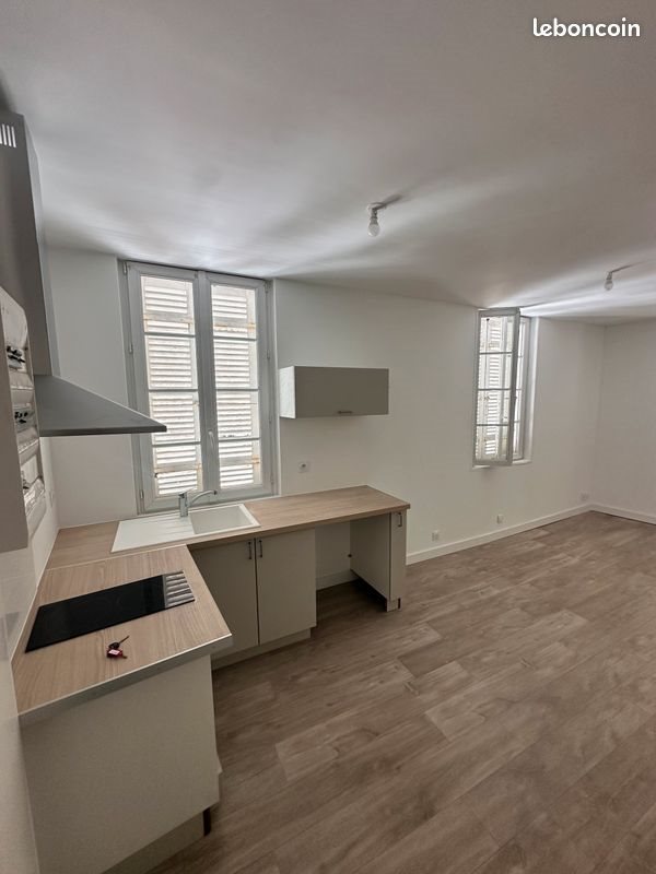 Appartement à louer, 30m², Saintes