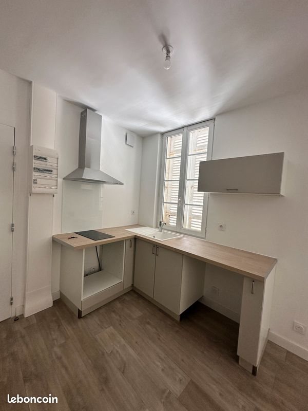 Appartement à louer, 30m², Saintes