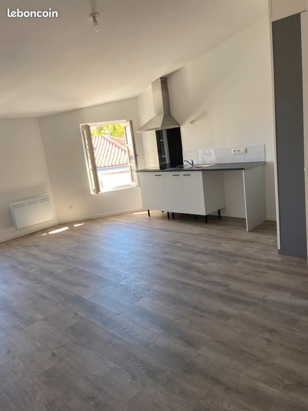 Appartement à louer, 35m², Saintes