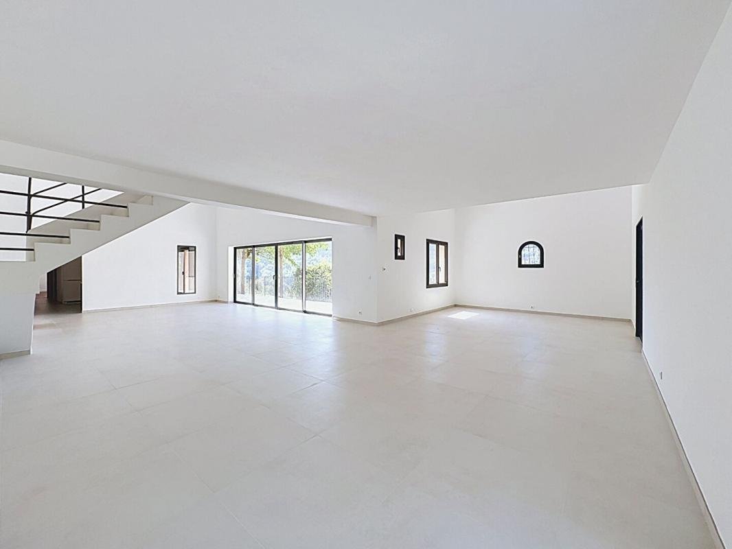 Maison à vendre, 257m², Évenos