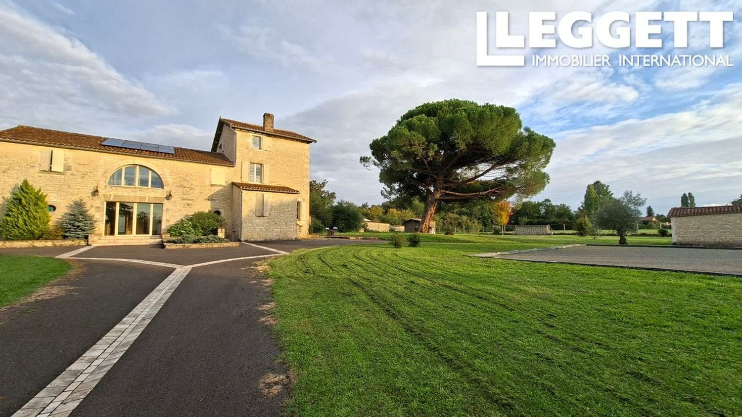 Maison à vendre, 360m², Mansle