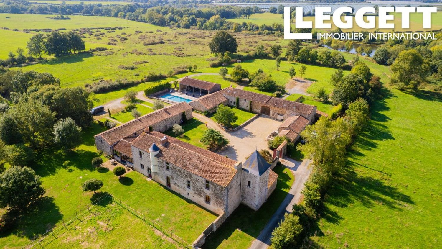 Maison à vendre, 800m², Coulonges-Thouarsais